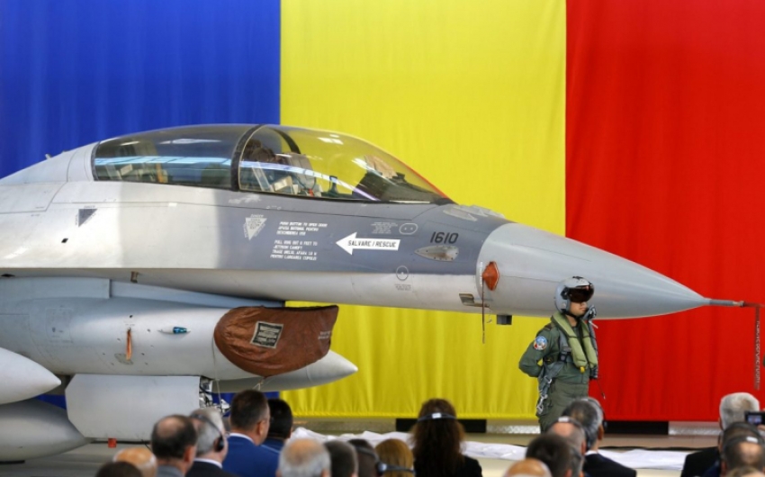 Megérkeztek az erdélyi Aranyosgyéresre a Norvégiából beszerzett első F-16-os harci repülők