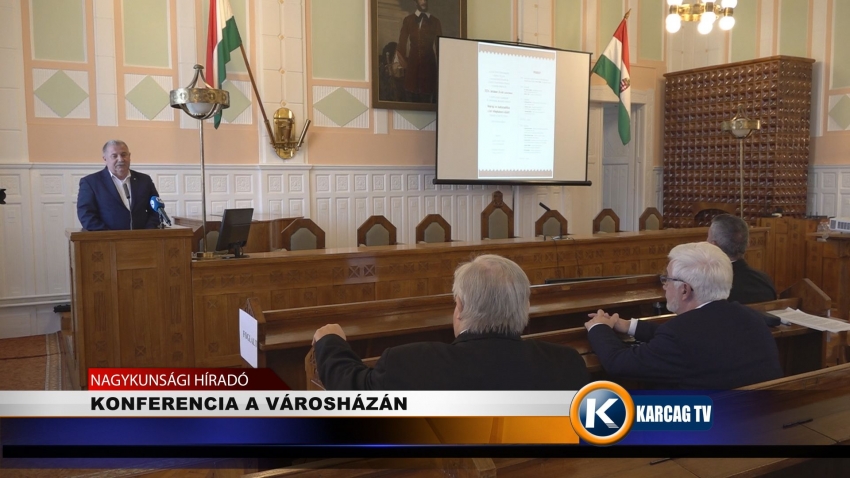 KONFERENCIA A VÁROSHÁZÁN