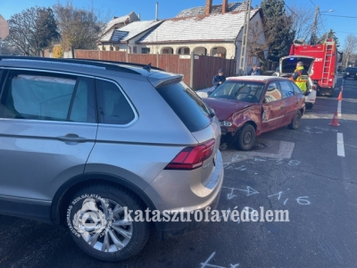 Két autó ütközött Jászberényben