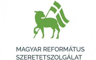 Tanszercsomagot és könyveket adományoz iskolásoknak a Magyar Református Szeretetszolgálat