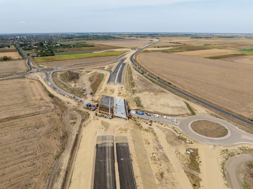 M4: már a jobb pálya átépítése zajlik a törökszentmiklósi elkerülőn