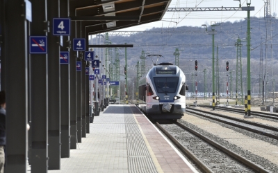 MÁV: csak szerdától kell átszállniuk a railjet utasoknak Bécsben