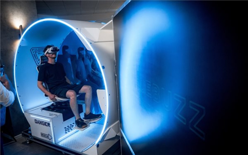 Bemutatták a magyar fejlesztésű VR űrkabint
