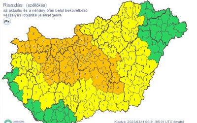 Másodfokú riasztást adott ki a meteorológiai szolgálat a viharos szél miatt kilenc vármegyére