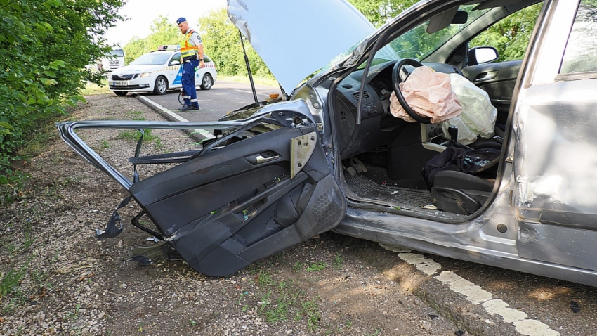 Kamionnal ütközött egy autó Kunszentmárton-Kungyalunál
