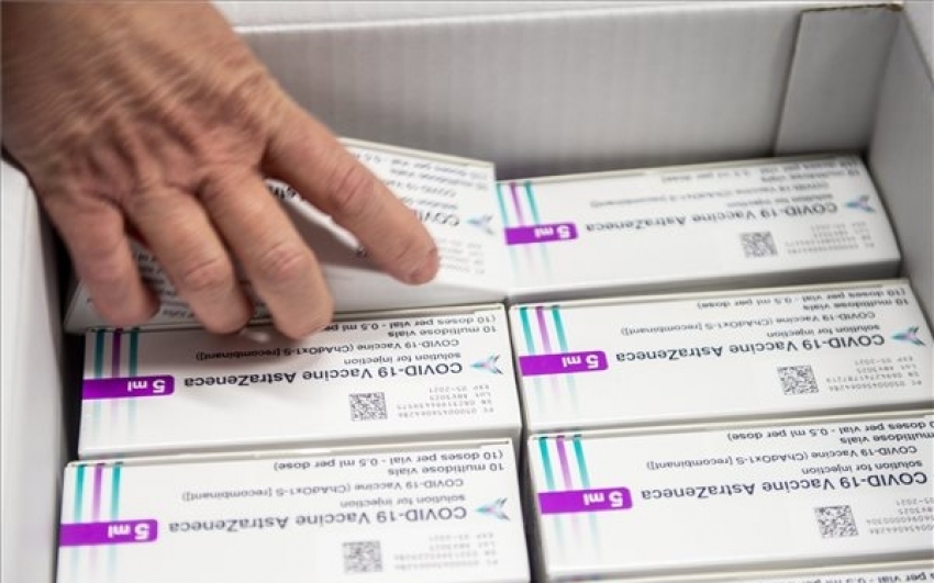 Elkezdték az oltást az AstraZeneca vakcinával is Romániában