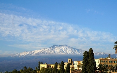 Kitört az Etna, lezárták a szicíliai Catania repülőterét